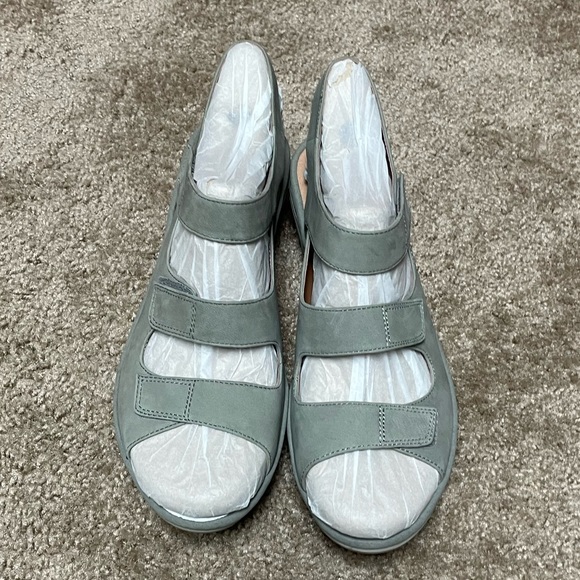 CLARKS REEDLY JUNO WEDGE SANDAL IN SAGE. SIZE 11W. BRAND NEW WITHOUT BOX. - Picture 5 of 8